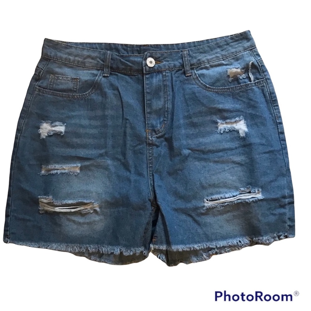♦️Boutique Distressed Shorts